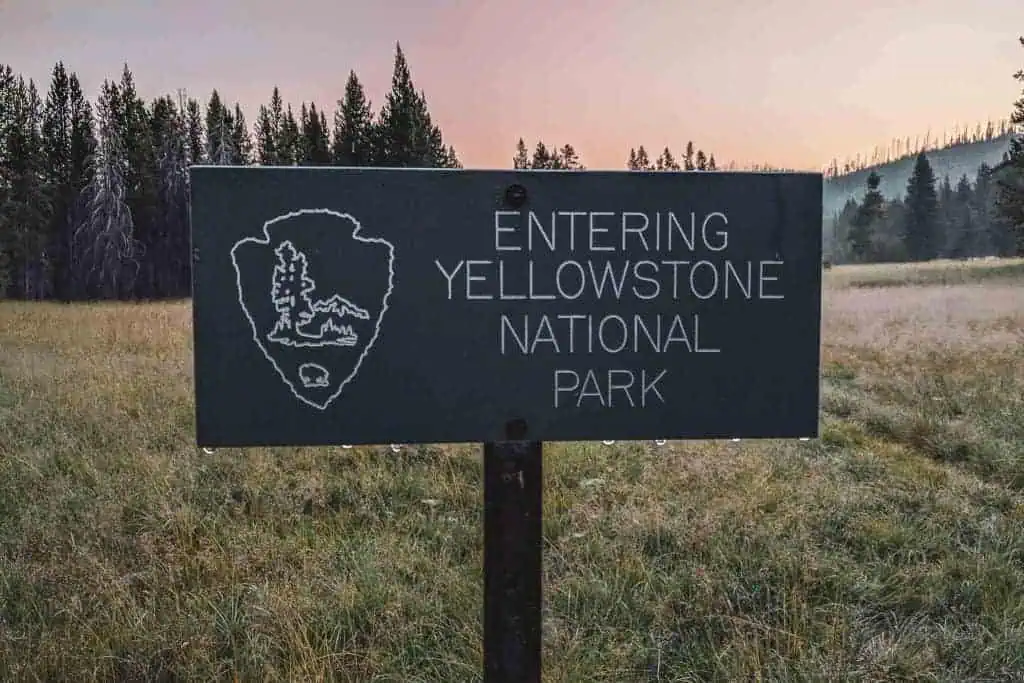 CDT Wyoming Yellowstone Entry Sign