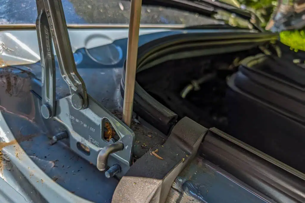 The hood strut on the 2023 Sprinter
